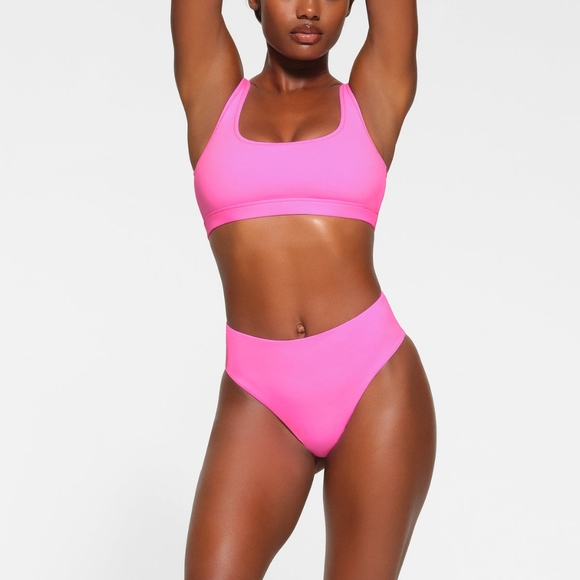 SKIMS SWIM TANK BIKINI TOP TAFFY - Picture 4 of 6